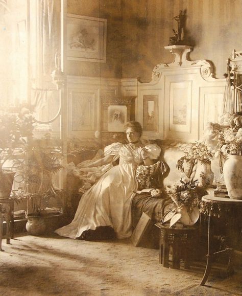 Victorian Era Life, 1890s Photographs, Edwardian Photos, 1900s Aesthetic, Marie Of Romania, Edwardian Aesthetic, 1800s Aesthetic, Belle Epoch, Victorian Life