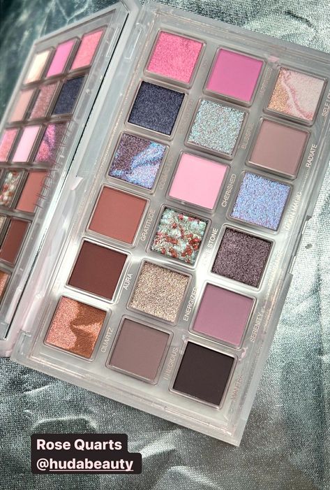 Huda Beauty Rose Quartz Palette, Rose Quartz Palette, Eye Enlarging Makeup, Dark Skin Boys, Makeup Swatches, Luxury Makeup, Pretty Eyes, Makeup Palette, Pretty Makeup