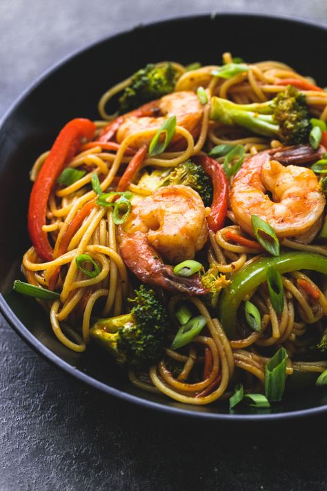 Better than takeout and just as fast: Shrimp 'n Broccoli Lo Mein. The tasty sauce has loads of flavor from soy sauce, brown sugar, and sesame oil. Broccoli Lo Mein, Easy Lo Mein Recipe, Shrimp Lo Mein, Oily Food, Easy Skillet Dinner, Shrimp Broccoli, Broccoli Sauteed, Skillet Dinner Recipes, Chinese Foods