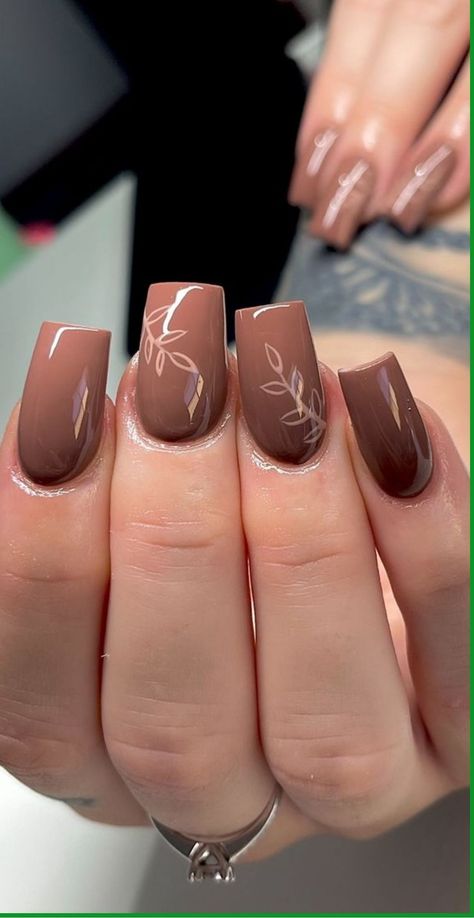 Fall Nails Non Acrylic, Nail Art Design Brown Colour, Stylish Nails Brown, Gel Polish Nail Designs Brown, Brown Lepord Print Nails, Nails For Brown Outfit, Fall Designed Nails, Fall Nails Natural Nail Short, Simple Brown Nails Short