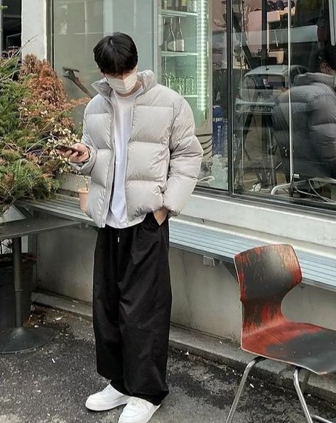 Outfit Ideas Korean Men Winter, Men Winter Outfits Korean, Male Korean Streetwear, Asian Men Winter Outfit, Korea Winter Outfit Men, Korean Male Winter Outfit, Korean Men Outfit Winter, Japanese Winter Outfits Men, Korean Winter Outfit Men