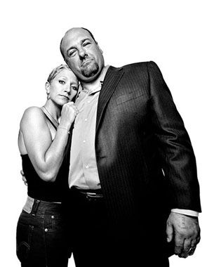 James Gandolfini and Edie Falco ~j..these two were just fabulous together! Tony And Carmela, Anthony Soprano, Carmela Soprano, Edie Falco, James Gandolfini, Bada Bing, The Sopranos, Tony Soprano, Goodfellas