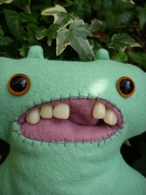 this one is extra creepy... missing a tooth T_T Clay Monster, Clay Monsters, Felt Monster, Human Teeth, Creepy Monster, Monster Toys, Cardboard Sculpture, Ugly Dolls, Monster Dolls