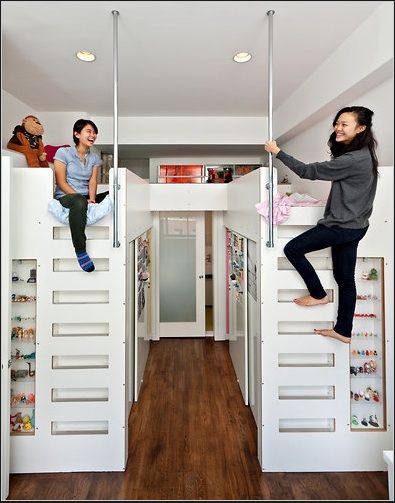 Great Idea But I Would Not Want To Have To Change The Sheets! Apartment Storage Solutions, Lofted Beds, Walking Closet, Apartment Storage, Nyc Apartment, Saving Ideas, Awesome Bedrooms, Cool Beds, Two Girls