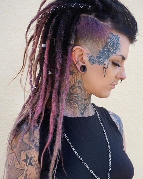 Undercut With Locs, Locs With Undercut Women, Undercut Dreads, One Side Shaved Hairstyles, Dreads With Undercut, Shaved Side Haircut, Synthetic Dreads Hairstyles, Yogi Tattoo, Side Haircut