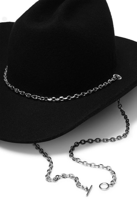 Black cowboy hat with a wide brim and center crease. Unisex hat style handmade in Stockholm. Emo Cowboy, Bolero Hat, Black Cowboy Hat, Berets Cap, Hat Beret, Hat Style, Silver Line, Cowboy Style, Felt Hat