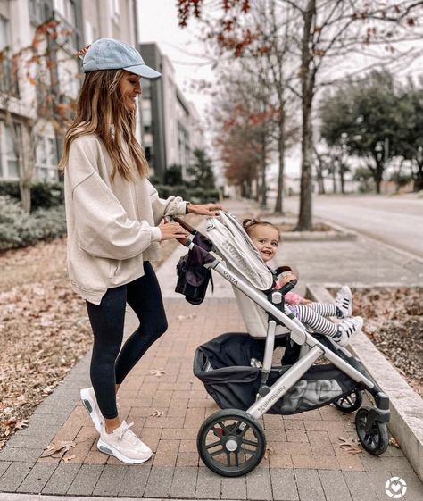 Mom Casual Fall Outfits, Fall Post Partum Outfits, Maternity Athleisure Outfits, Casual Winter Looks, Sahm Outfits, New Mom Outfits, Stylish Mom Outfits, January Fashion, Mom Outfits Fall