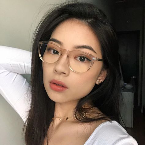 34.1 k mentions J’aime, 2,066 commentaires - tingting ♡ (@tingting_lai) sur Instagram : "[CLOSED] ✨ GIVEAWAY ✨ I've partnered up with @eyebuydirect on their 12 Days of Christmas campaign…" Korean Glasses, Korean Natural Makeup, Cute Glasses Frames, Glasses Inspiration, Makeup For Older Women, Christmas Campaign, Celebrity Makeup Looks, Retro Makeup, Ulzzang Makeup