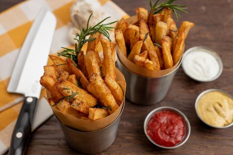 Garlic and Rosemary French Fries Viazi Karai, Nyama Choma, Cut Butternut Squash, Making French Fries, Steak Fajitas, Delish Recipes, Fresh Rosemary, Authentic Recipes, Yummy Sides