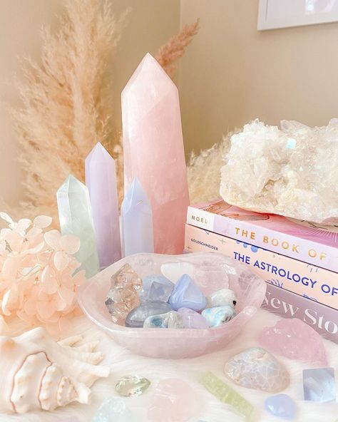 Crystal Room Decor, Aphrodite Aesthetic, Crystal Room, Healing Room, Peaceful Mind, Indigo Children, Crystal Aesthetic, Crystal Guide, Best Meditation