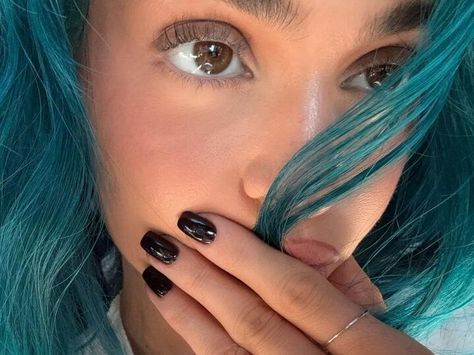 Kylie Jenner shows off new edgy teal blue hairstyle as fans joke 'King Kylie is back' - NewsBreak Opi Black Cherry Chutney, Kourtney Kardashian Pregnant, Kylie Jenner Life, Lincoln Park After Dark, King Is Back, Teal Hair, Fall Manicure, King Kylie, Body Hair Removal