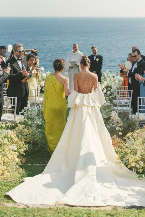 From the wedding dresses to the decor, Rosana Lai and her husband perfectly combined Asia, France and Italy for the Amalfi Coast wedding | Vogue France Italy Wedding Dress, Bahamas Wedding, Amalfi Coast Wedding, Iconic Weddings, Custom Cocktails, Vogue Wedding, Justin Alexander, European Wedding, Coastal Vibes