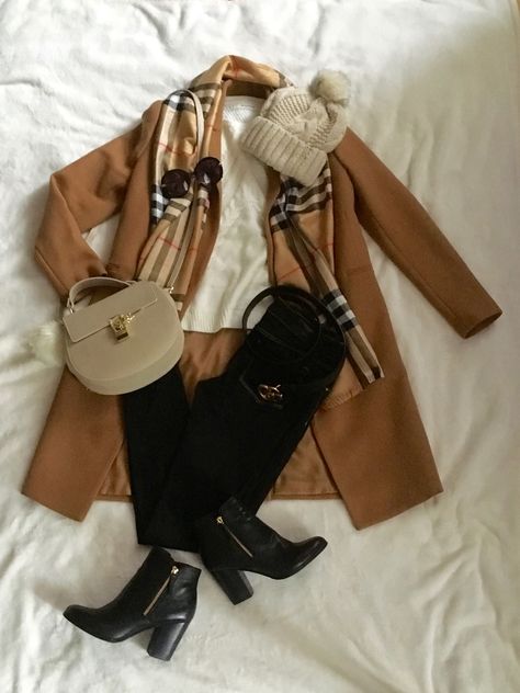 Scarf Outfit Winter Casual, Burberry Scarf Outfit, Burberry Outfits, Brown Coat Outfit, Burgandy Sweater, Coffee Pumpkin Spice, Outfits Fall Aesthetic, Psychobilly Fashion, Aesthetic Fall Outfits