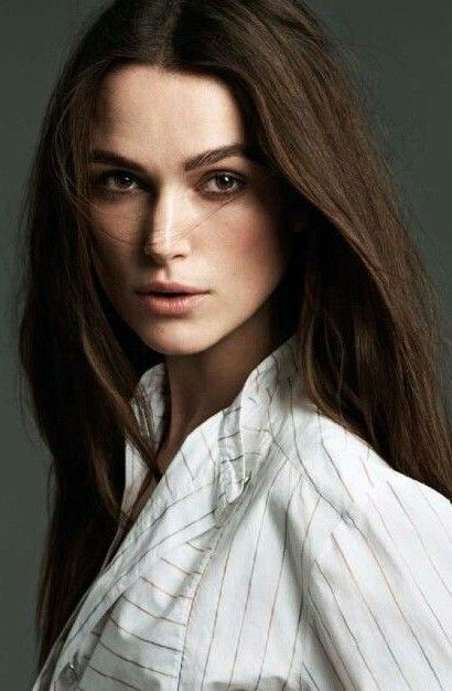 Kiera Knightly Make Up, Keira Knightley Aesthetic, Kiara Knightly, Hairstyles To Wear With A Hat, Kira Knightly, Celebrity Headshots, Keira Knightley Hair, Queen David Bowie, Kiera Knightly