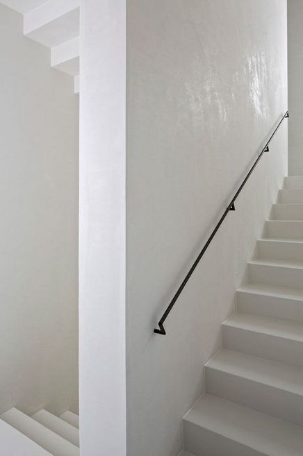 White Staircase, Black Stairs, Handrail Design, Staircase Handrail, Building Stairs, Wrought Iron Stairs, Escalier Design, Stairs Design Modern, Steel Railing