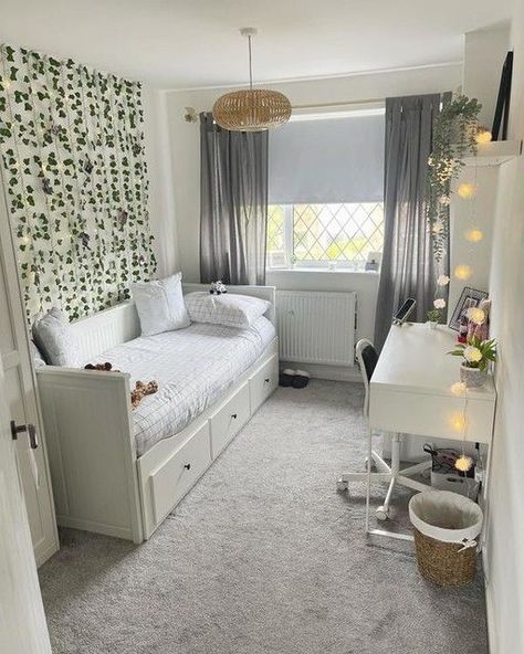 Small Guest Bedroom, Bed In Closet Aesthetic, Aesthetic Bed, Bed In Closet Ideas, White Room Decor, Closet Aesthetic, Dekorasi Kamar Tidur, Room Redesign, Small Room Design