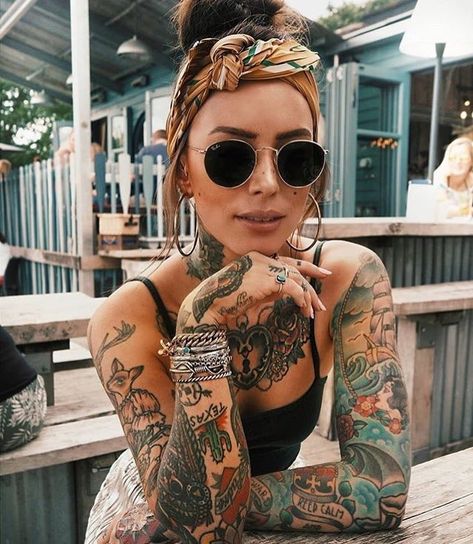 Sammi Jefcoate, Woman With Tattoos, Marvel Tattoos, Chica Cool, Best Tattoos For Women, Full Body Tattoo, Tattoo Girls, Tiny Tattoo, Tattoed Girls