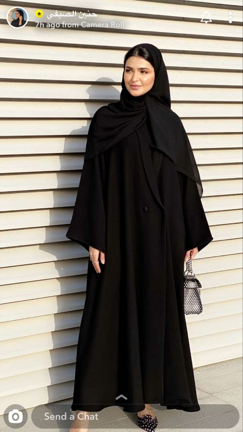 Nakab Style Black Simple, Elegant Abayas Black, Elegant Black Abaya, Abaya Fashion Black Simple, Modern Abaya Black, Black Abaya Outfit, Simple Abaya Black, Black Abaya Designs Simple, Abaya Fashion Black