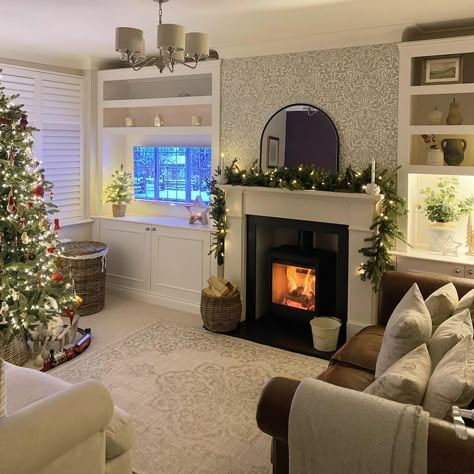 Stoves In Fireplaces, Laura Ashley Living Room, Dining Room With Fireplace, Living Room Cottage, Wood Burning Stoves Living Room, Log Burner Living Room, Front Room Ideas, Stove Ideas, Fireplace Redo