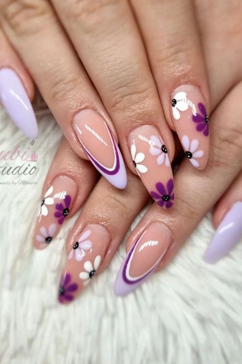 lilac spring mani Lilac Nail Designs, Purple Summer Nails, Light Purple Nail Polish, Lilac Nails Design, Italy Nails, Light Purple Nails, Purple Glitter Nails, Purple Nail Art, Lilac Nails