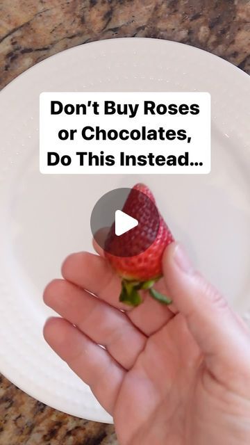 Chocolate Covered Strawberry Roses, How To Dip Strawberries In Chocolate, Strawberry Roses Diy, How To Make Chocolate Covered Strawberry, Chocolate Covered Strawberry Ideas, Rose Strawberries, Strawberry Box, Chocolate Covered Strawberry Recipe, Chocolate Covered Apples