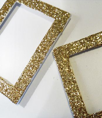 5 Things to Cover in Glitter for New Year’s Eve - WHSmith Blog Glitter Picture Frames, Glitter Projects, Mirror Frame Diy, Glitter Pictures, Glitter Frame, Diy Glitter, Frame Ideas, Diy Picture Frames, Glitter Decor