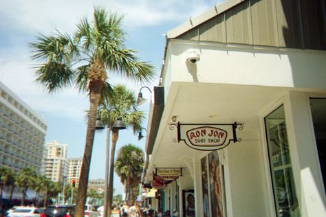 Tampa Florida Aesthetic, Florida Aesthetic, Aesthetic 2000s, Aesthetic Vacation, Ron Jon, Vacation Fashion, Nostalgia Aesthetic, Ron Jon Surf Shop, Florida Girl