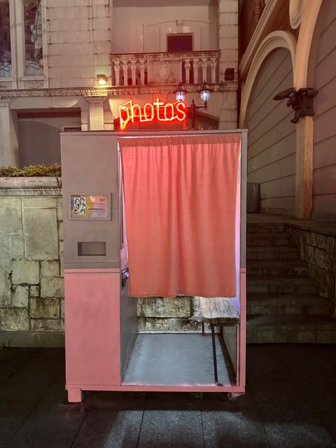 Pop Up Photo Booth, Pink Photobooth, Retro Photobooth, Pink Photo Booth, Photo Booth Aesthetic, Photobooth Business, Photobooth Event, Kidcore Room, Photobooth Aesthetic