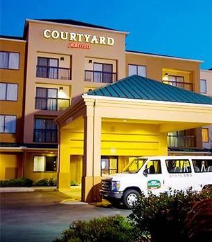 Courtyard Nashville at Opryland Courtyard Marriott, Courtyard By Marriott, Bistro Style, Grand Ole Opry, Marriott Hotels, Vacation Packages, Nashville Tn, Hotel Deals, Guest Room