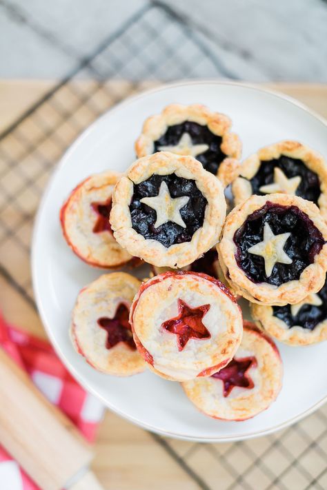 Mini Blueberry Pie, Strawberry Blueberry Pie, Mini Fruit Pies, Mini Blueberry Pies, Blueberry Pies, Blueberry Pie Recipe, Strawberry Pie Recipe, Pie Filling Recipes, Mini Pie