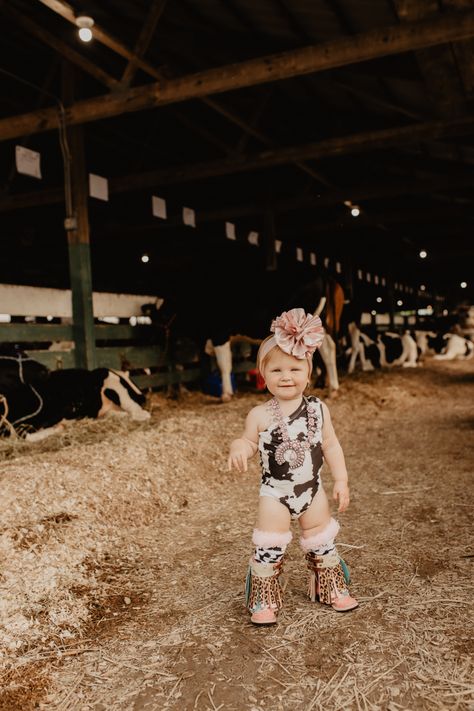 Country Baby Girl Clothes, Country Babies, Til The Cows Come Home, Baby Cowgirl Outfits, Baby Gender Announcements, Baby Cowgirl, Country Baby Girl, Western Kids, Woman Costumes