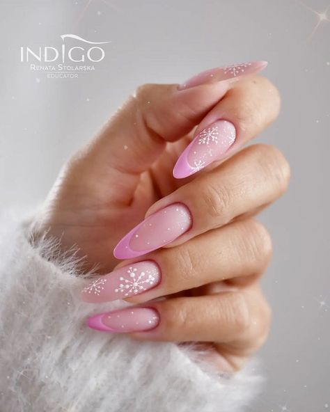 Light Pink Winter Nails, Winter 2022 Nails, Pink Christmas Wedding, Pink Winter Nails, Pink Christmas Nails, Cute Pink Christmas, Pink Wedding Nails, Gradient Nail Design, Popular Nail Colors