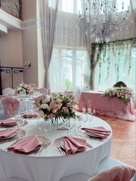 Gold And Dusty Rose Wedding Table Settings, Dusty Rose Table Setting Wedding Table Decor, Circle Table Wedding Decor Pink, Dusty Pink Table Cloth, Wedding Table Decorations Round Tables Pink, Pink Round Table Setting, Pink White And Gold Wedding Receptions, Dusty Rose Table Setting Wedding Round, Wedding Table Decorations Dusty Rose