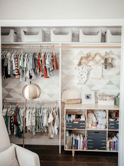 Baby Closet Ideas, Clothes Storage Ideas, Kids Clothes Storage, Kids Clothes Organization, Baby Nursery Design, Storing Baby Clothes, Nursery Closet Organization, Baby Closet Organization, Baby Clothes Storage