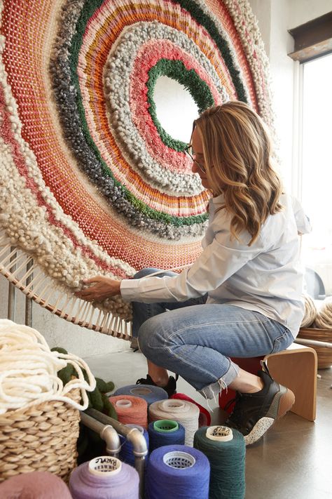 Concentric Circles of Tufted Wool and Natural Fibers Shape Giant Wall Hangings by Artist Tammy Kanat | Colossal Tammy Kanat Weaving, Tammy Kanat, Art Fibres Textiles, Circular Weaving, Knitting Hacks, Christmas Crafts For Kids To Make, Colossal Art, Diy Fall Wreath, Art Attack