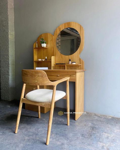 Luna Dressing Table adalah pilihan tepat bagi anda yang mencari meja rias dengan desain legan dan fitur fungsional. Material : Kayu Jati Perhutani Size Dressing Table : 110x40x160 Kursi : 54x52x79cm Seat Height 45cm Fabric : Rivoli Makadamia By Hikaron Finishing : Natural Bleaching Doff By impra Detail Product Custom Dan Pemesanan Bisa Hubungi..  -Call/Wa : 085293951113 - Email : bprasetya366@gmail.com - Www.karyaprasfurniture.com Grap it fast.!  Selamat Berbelanja. #mejarias #mejariasmi... Dressing Table, Gmail Com