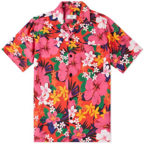 Coolest Hawaiian Shirts And Where To Buy Them - Boss Hunting Hawaiian Pattern Design, Shirts For Summer, Camp Collar Shirt, Patterned Shirts, Tropical Fashion, Hawaiian Shorts, Cool Hawaiian Shirts, Ami Paris, Bowling Shirts