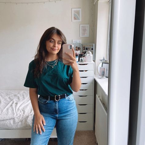 Fall Outfits Triangle Shape, Skater Girl Outfits Plus Size, Mid Size Girl Outfits, Mixed Personalities, Primark Jeans, Midsize Fashion, Midsize Style, Mode Inspo, Casual Summer Outfit