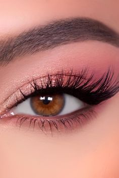 Simple Pink Eye Makeup Looks, Pink Simple Eyeshadow, Cute Eyeshadow Ideas Simple, Teen Makeup Ideas, Sweet 16 Makeup, Pink Eyeshadow Looks, Boy Makeup, Light Pink Eyeshadow, Stunning Makeup Looks