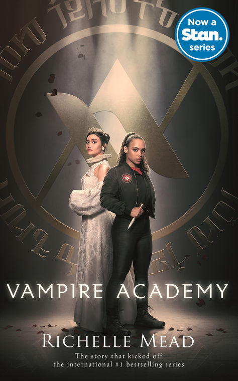 St Vladimir's Academy isn't just any boarding school - it's a hidden place where vampires are educated in the ways of magic and half-human teens train to protect them. Rose Hathaway is a Dhampir, a bodyguard for her best friend Lissa, a Moroi Vampire Princess. They've been on the run, but now they're being dragged back to St Vladimir's - the very place where they're most in danger . . . Vampire Academy Rose, Vampire Academy Books, Christian Ozera, Kiss Books, Dark Academia Books, Rose Hathaway, Vampire Academy, Great Tv Shows, The Number 1