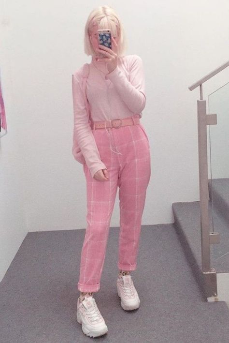 Pastel Masculine Outfits, Kawaii Outfit With Pants, Futch Fashion, Pastel Pink Outfit, Cute Pastel Outfits, 1980s Outfits, Outfits Pastel, Nerd Outfits, Lesbian Fashion