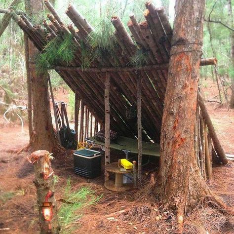 Bushcraft Projects, Lean To Shelter, Primitive Houses, Bushcraft Kit, Bushcraft Shelter, Bushcraft Skills, Wild Camping, Bushcraft Gear, Survival Life Hacks