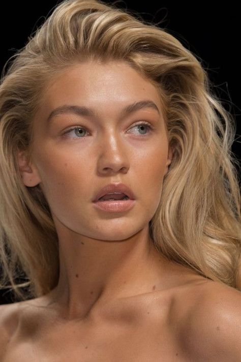 Gigi Hadid Hair, Color Rubio, Beauty Make-up, Make Up Looks, Short Haircut, Grunge Hair, Blonde Color, Gigi Hadid, Charlotte Tilbury