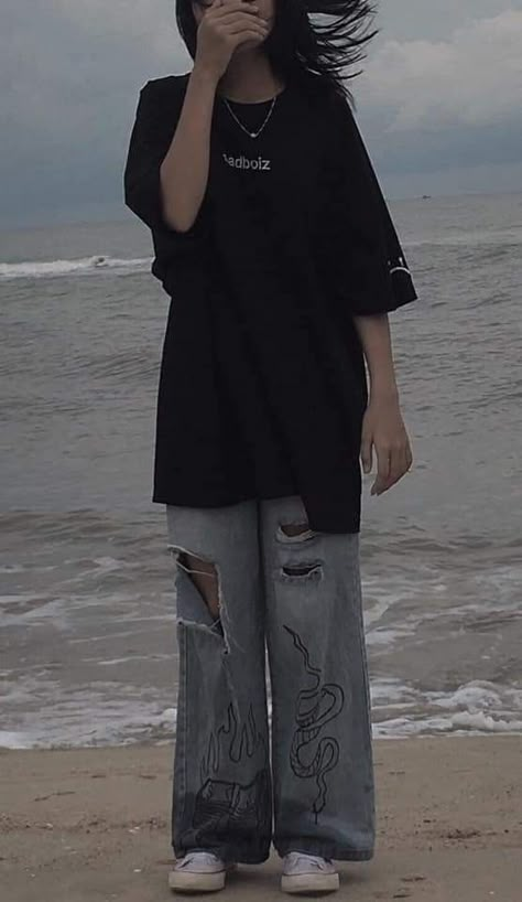 Cute Outfits Tomboy Casual, Baggy Clothes Outfit Aesthetic Summer, Black Oversized Tshirt Outfit Korean, Cute Tomboy Outfits Aesthetic, Baggy Cloths Asthetic, Tomboy Astethic Outfits, Summer Outfit Oversized, Fit Inspo Baggy Clothes Summer, Dark Baggy Clothes