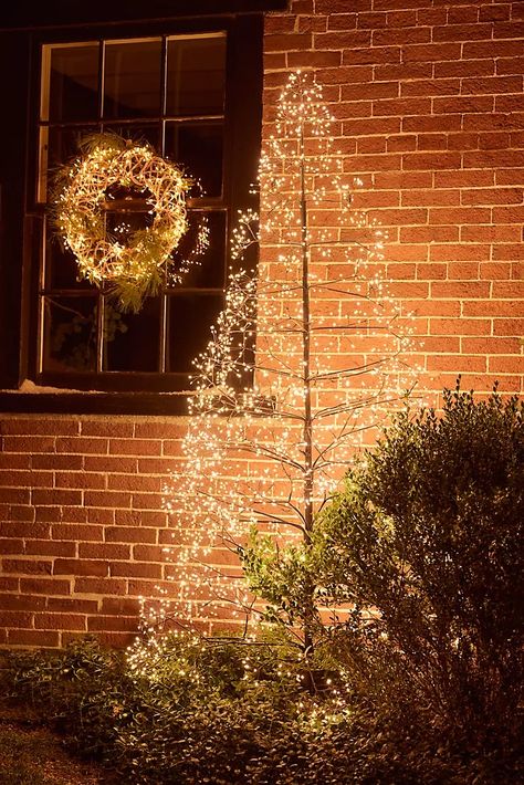 Holiday Lighting | String Lights, Lanterns + LED Lighting | Terrain Simple Porch Christmas Decor, Modern Outdoor Christmas Decor, Holiday Outdoor Decorations, Ideas Decoracion Navidad, Holiday Landscape, Winter Woods, Vine Wreath, Warm White Led Lights, Outdoor Trees