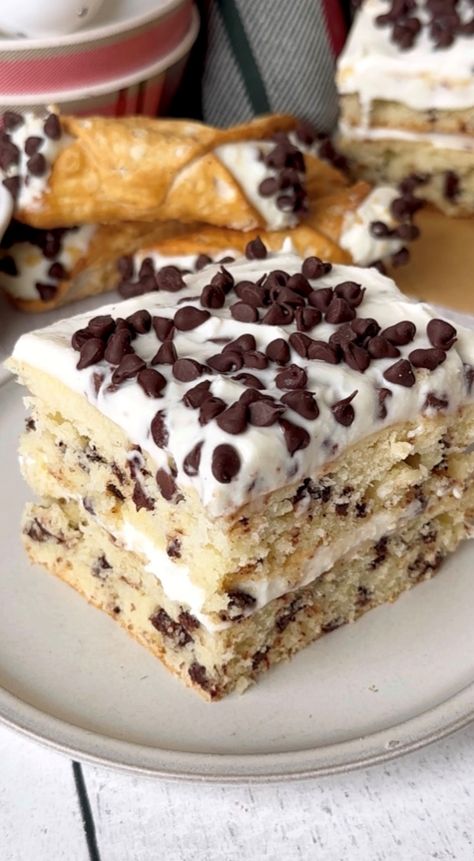 Cannoli Cake Recipe Easy, Cannoli Cake Recipe, Cannoli Cookies Recipe, Cannoli Pie, Cannoli Desserts, Cannoli Cake, Cannoli Shells, Cannoli Filling, Sweet Monkey