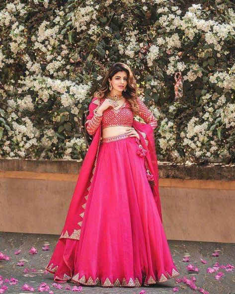 Blouse For Plus Size Women, Lehenga Trendy, Marriage Lehenga, Hot Pink Lehenga, Bridal Lehenga Images, Women Lehenga, Lehenga Bridal, Raw Silk Lehenga, Indian Outfits Lehenga