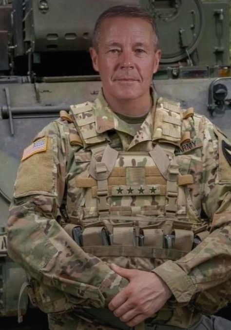 General Austin Miller, Paul Lacamera Pictures, Us Army General, Good Looking Older Men, Old Man Pictures, 50 Year Old Men, Hospital Admit Hand Pics, Retired Military, Hot Army Men