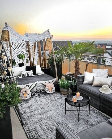 Bohemian Rooftop, Hygge Garden, Boho Rooftop, Ideas Terraza, Terrasse Design, Terrace Ideas, Balcony Decoration, Bohemian Garden, Terrace Decor