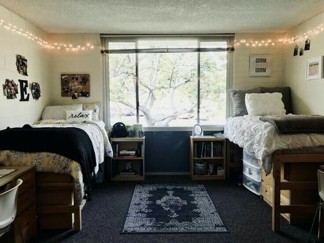 Apartment Decorating College, College Apartments, University Dorms, Apartment Decorating Ideas, Dream Dorm, Dorm Sweet Dorm, Dorm Inspiration, Dorm Room Hacks, College Bedroom